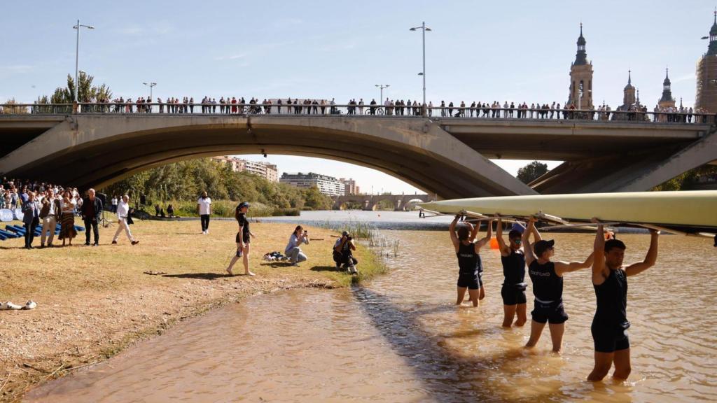 La regata Oxford–Helios en el río Ebro.
