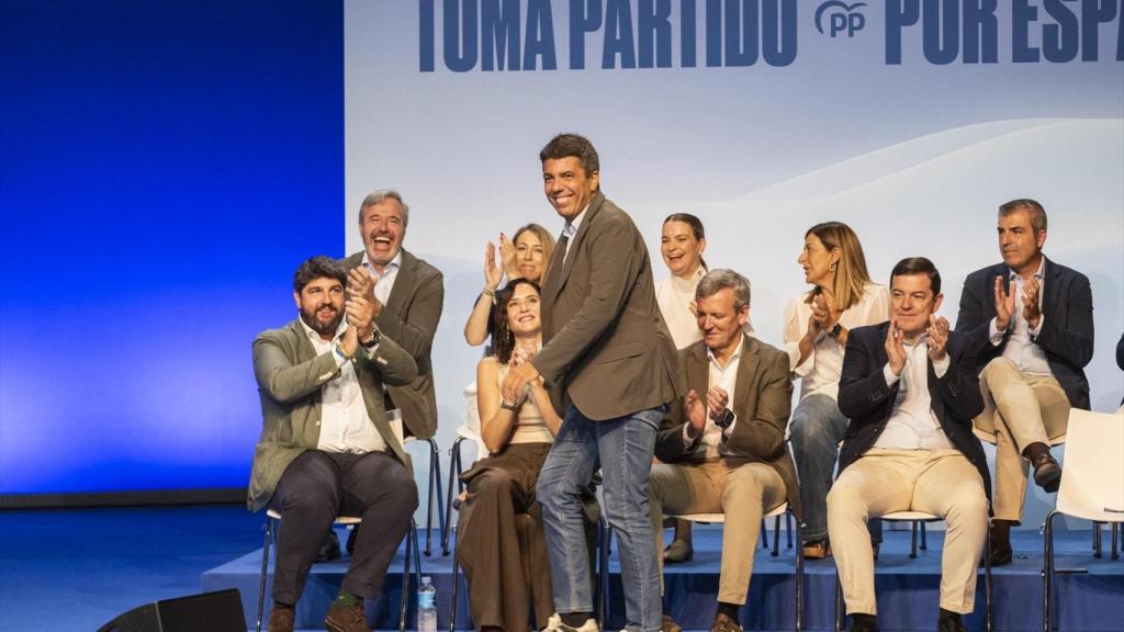 Mazón, junto a líderes autonómicos del PP, en el acto celebrado en Murcia en septiembre. Víctor Fernández / EP