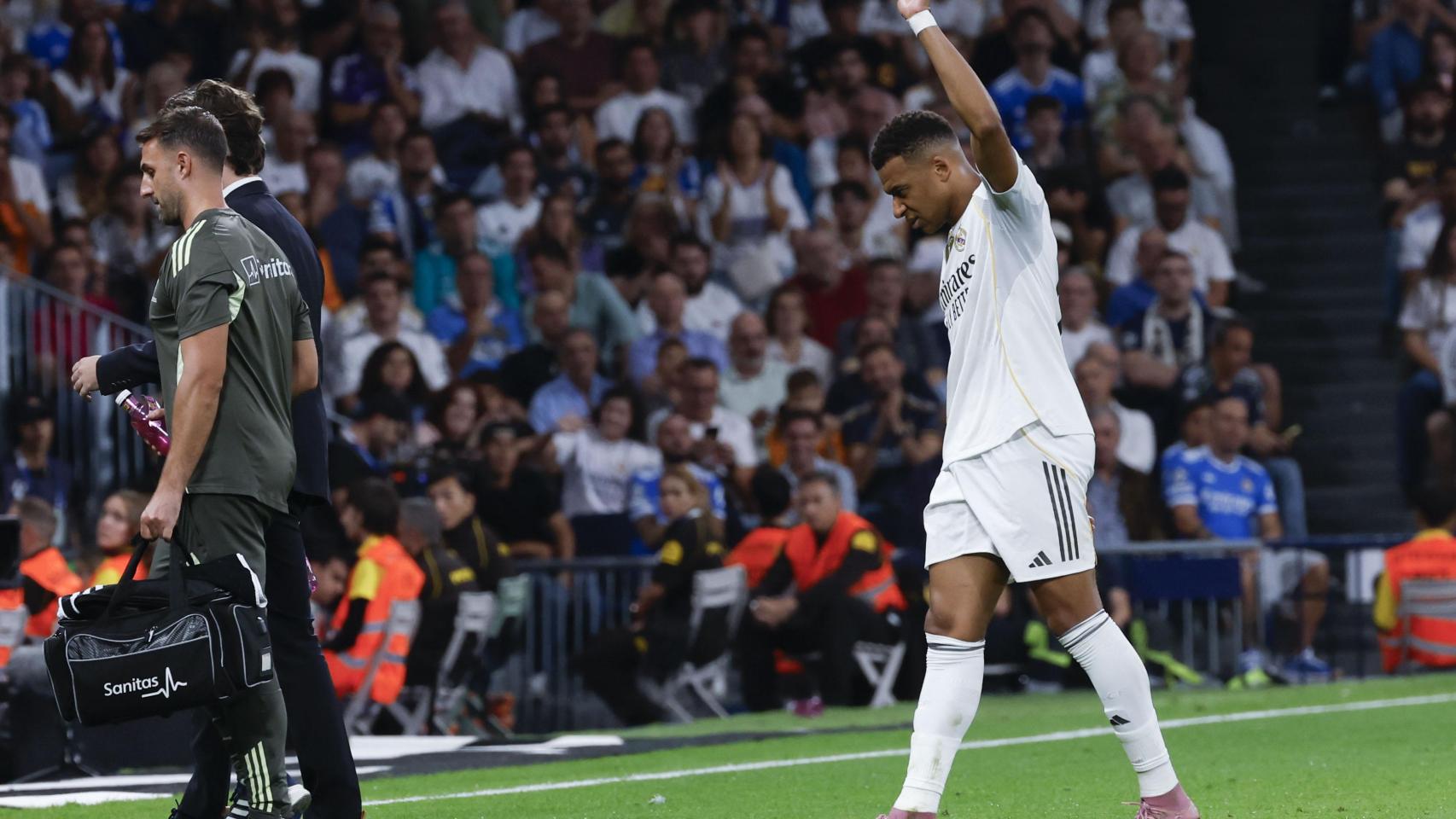 Mbappé se retira lesionado en el encuentro ante el Villarreal.