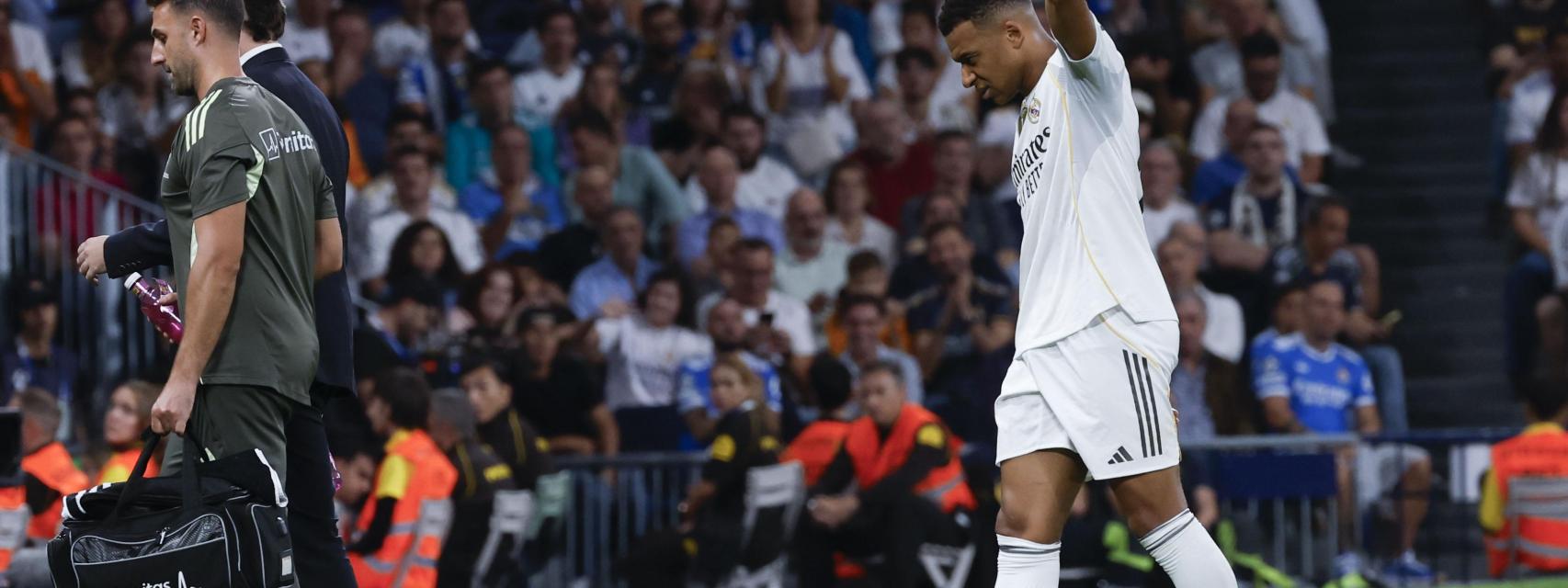 Mbappé se retira lesionado en el encuentro ante el Villarreal.