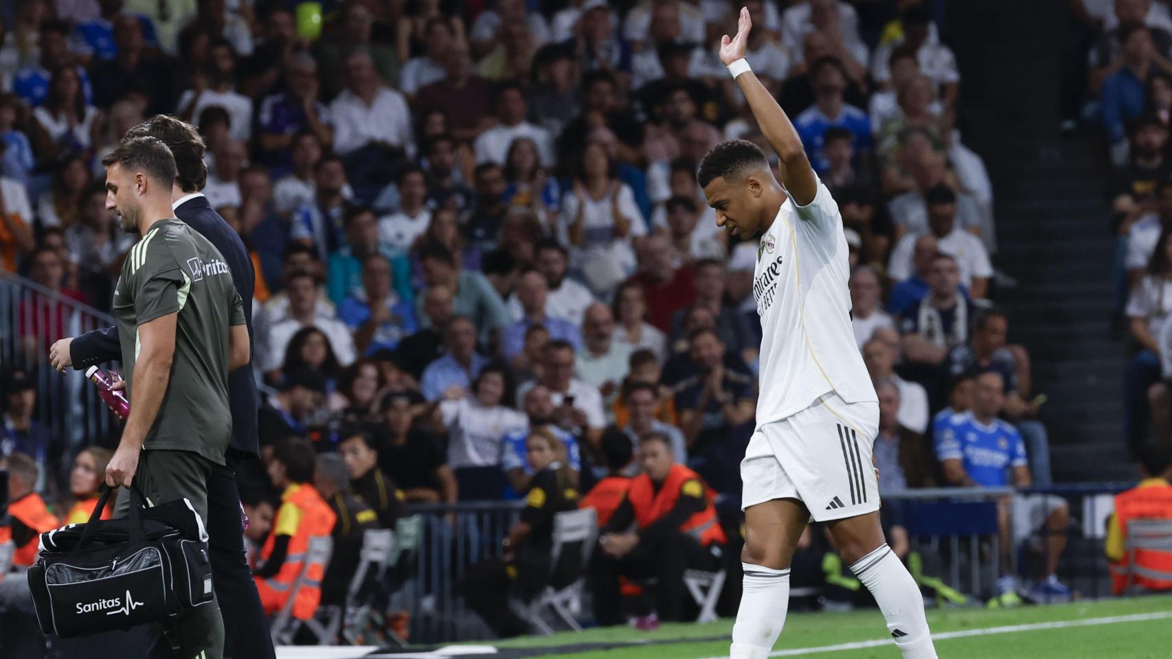 Mbappé se retira lesionado en el encuentro ante el Villarreal.