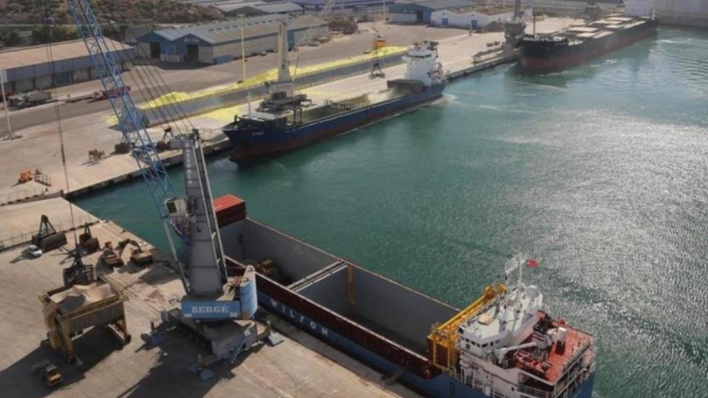 Una vista aérea de la dársena de Escombreras del puerto de Cartagena.