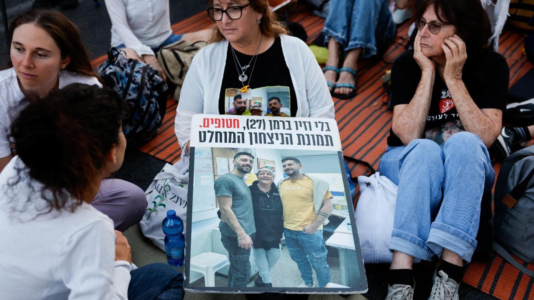 Manifestantes durante una protesta en Israel para la liberación de rehenes.