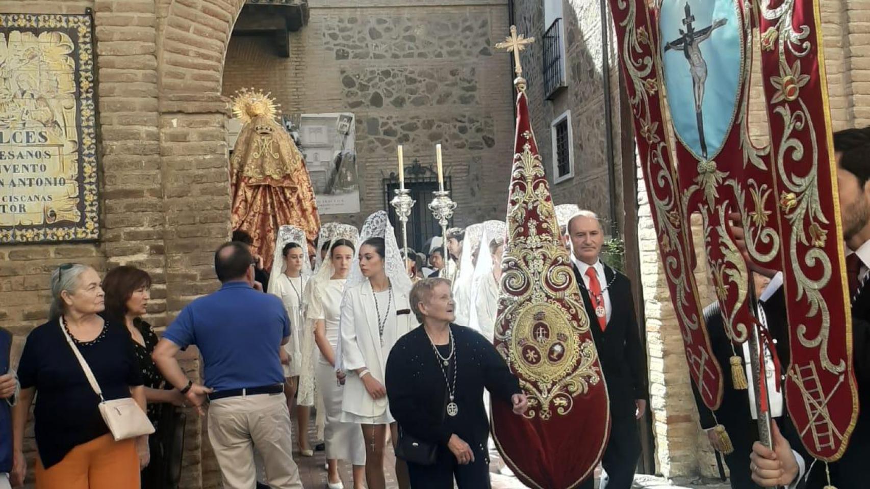 Procesión de La Virgen del Rosario en Toledo.