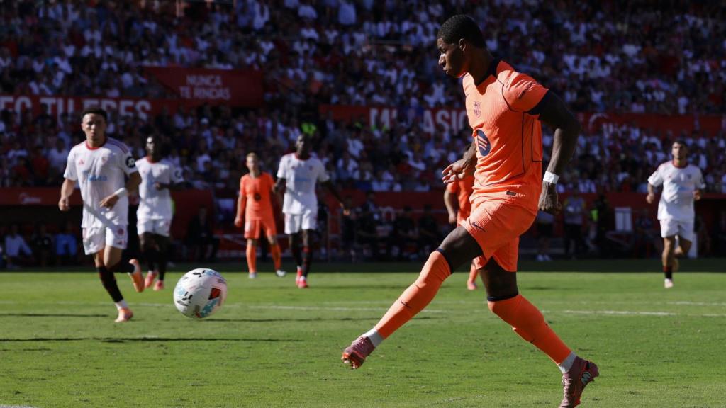 Rashford remata en el gol del Barça.