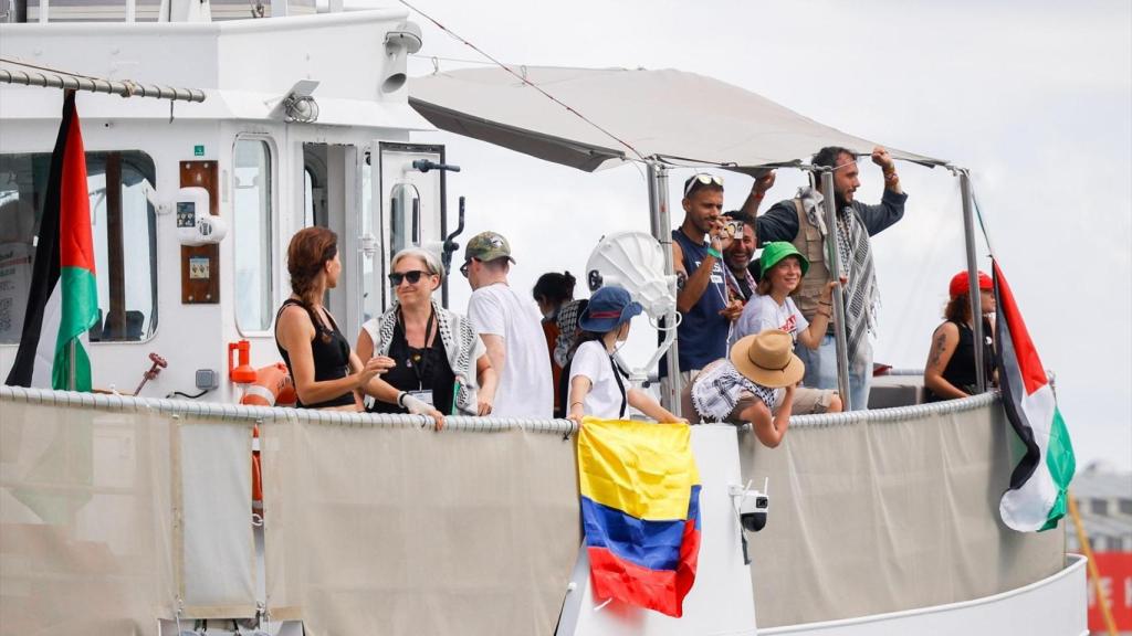 Imagen de la flotilla durante su salida al mar.