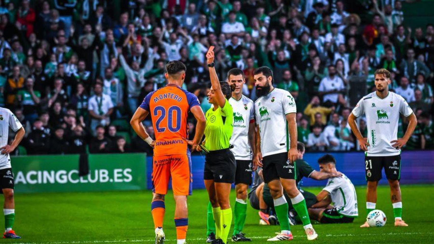 Javi Montero ve la tarjeta roja directa contra el Racing de Santander