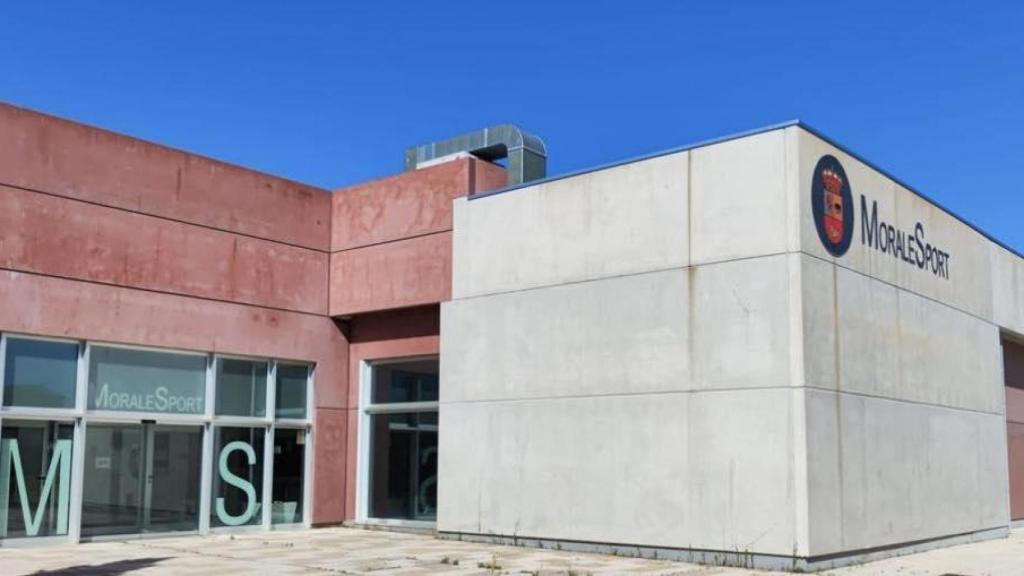 Instalaciones del centro deportivo de Morales del Vino antes de la reforma