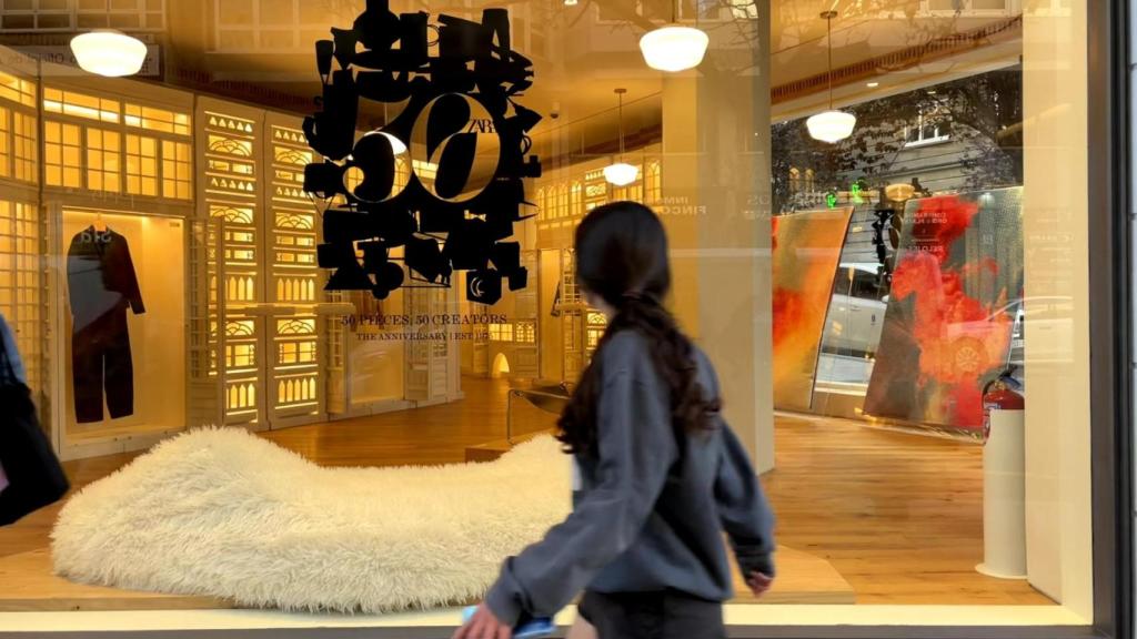 Tienda de Zara en la calle Juan Flórez, A Coruña, reabierta por su 50 aniversario.