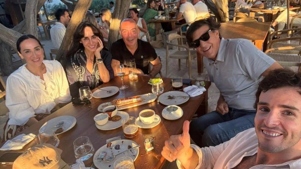 Tamara Falcó, junto a su hermano Manuel y Amparo Corsini.