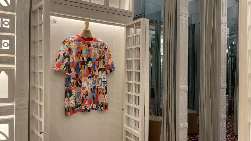 Nueva colección 'Zara Creators' en la tienda de Juan Flórez en A Coruña.