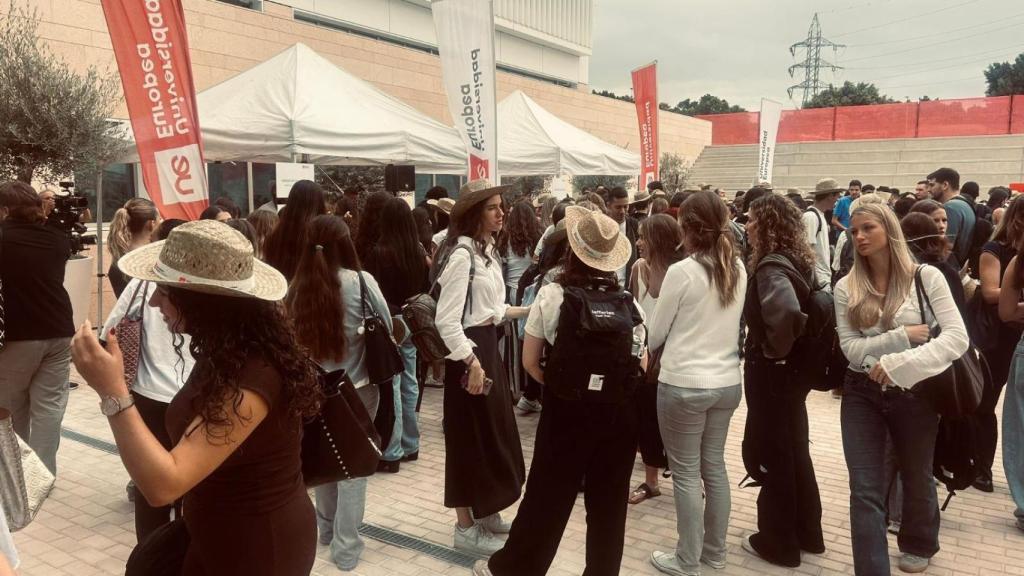Un grupo de estudiantes en el inicio de las clases de la Universidad Europea en Málaga.