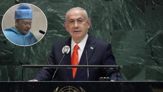 El primer ministro de Israel, Benjamín Netanyahu, durante su intervención ante la Asamblea General de la ONU del pasado mes de septiembre y su padre, Benzion Netanyahu, recibiendo el Doctorado Honoris Causa en la UVa en abril de 2001, en un montaje de EL ESPAÑOL