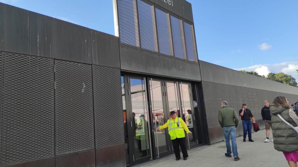Fachada de la comisaría de policía ubicada en el Oktoberfest.