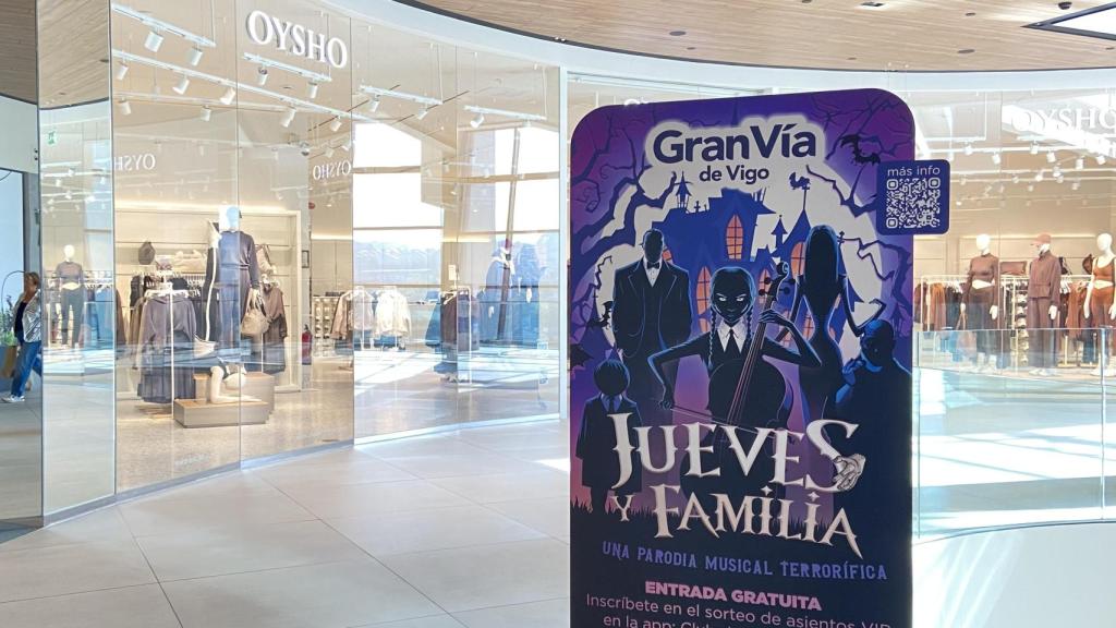 Cartel Jueves y Familia del centro comercial Gran Vía de Vigo