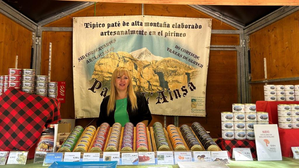 Rosa Gómez, vendedora artesanal en Aragón.