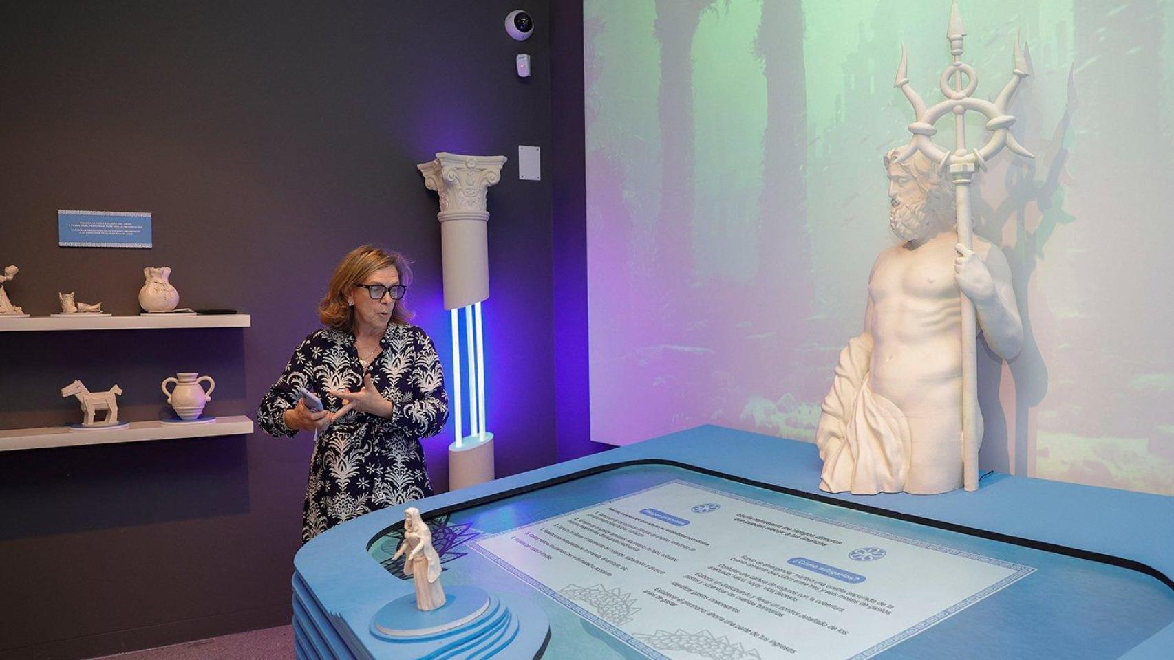 Carlota Sánchez-Montaña en un momento de la presentación de la exposición.