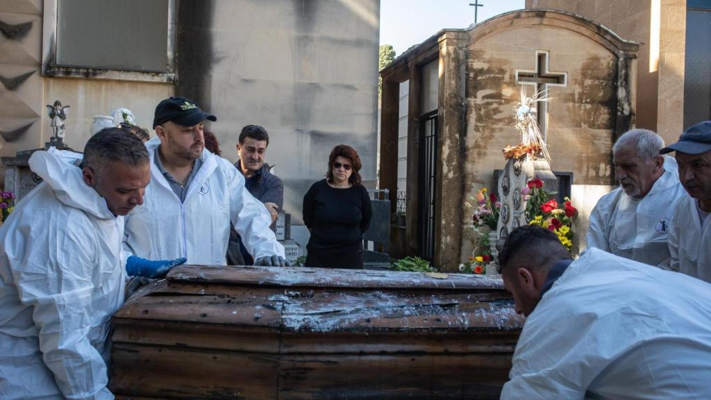 Exhumación del cadáver de Mario Biondo.