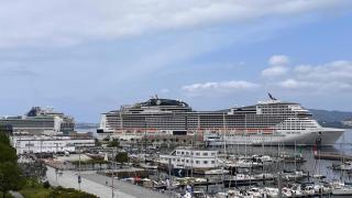 Imagen de dos cruceros en el puerto de Vigo.