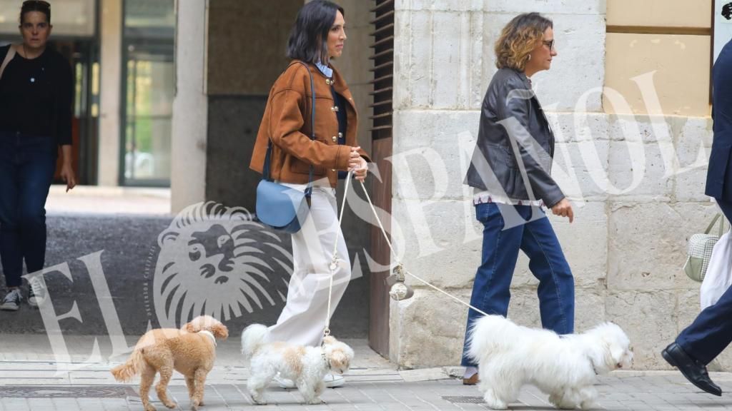 Tamara Falcó, junto a sus mascotas en Aranjuez.