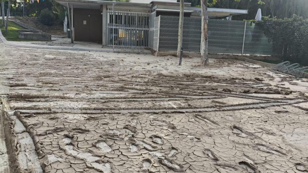 Así se encuentra el polideportivo de Cadrete una semana después de las tormentas