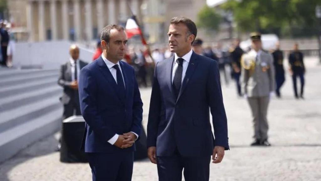 Sébastien Lecornu y Emmanuel Macron, en una imagen de archivo.