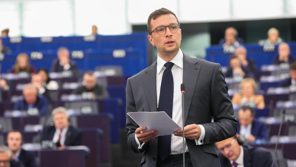 The leader of Patriots for Europe, Jordan Bardella, during this Monday's debate in the European Parliament