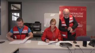 Salomé Pradas junto a Emilio Argüeso y Jorge Suárez en la mañana de la dana. EE