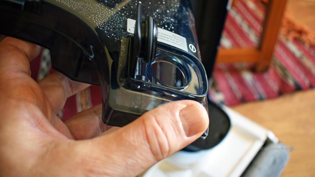 La entrada de agua limpia del Roborock F25 LT