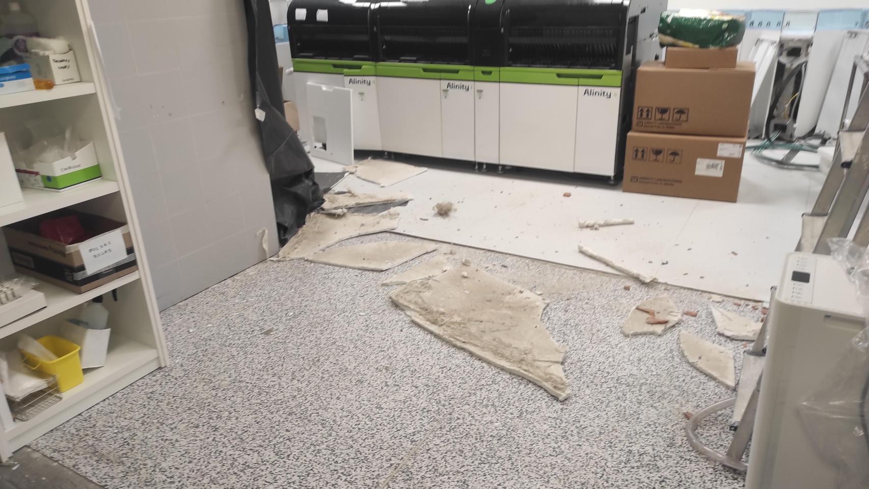 Imagen de la losa de escayola desprendida en los laboratorios