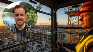 Montaje de Pablo González con un gruista en un imagen creada con IA.