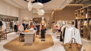 Interior de la tienda de Mango.