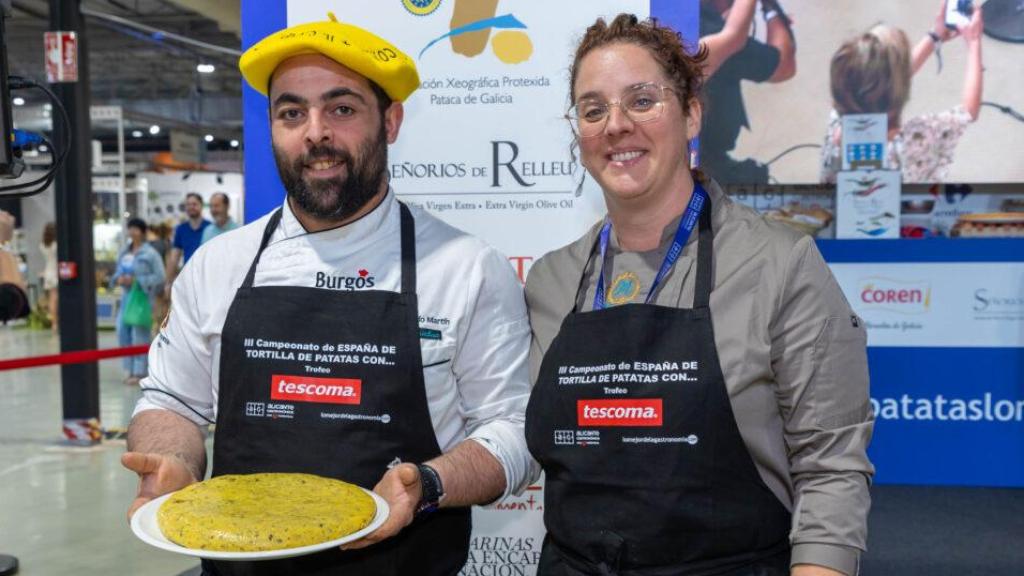 Ricardo Martín con su tortilla premiada