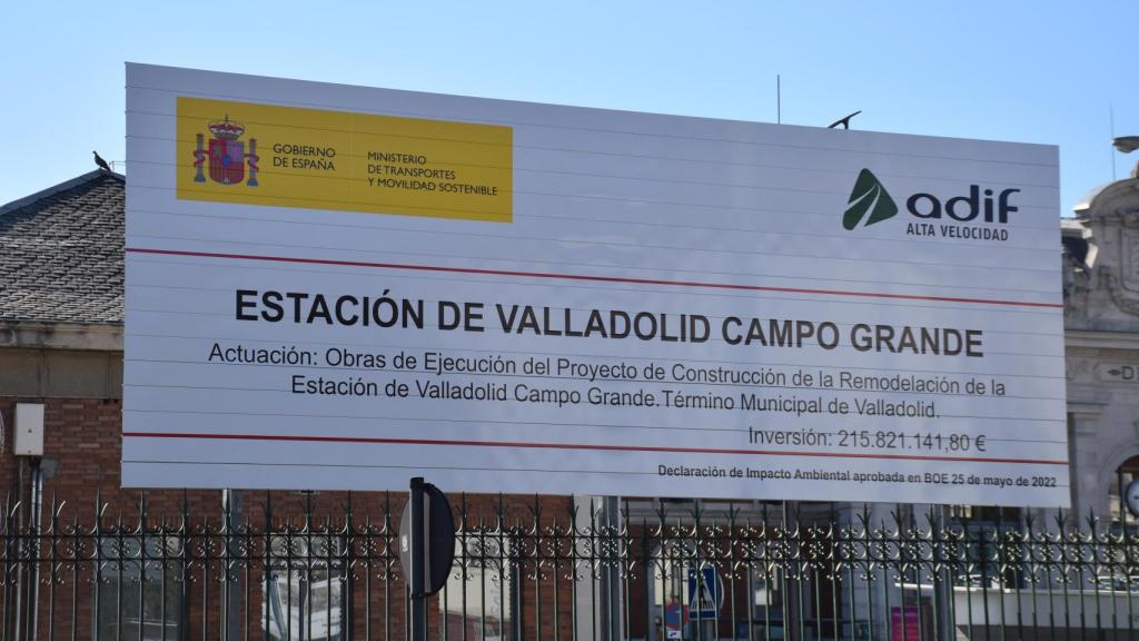 Cartel anunciando el inicio de las obras en la estación de trenes de Valladolid