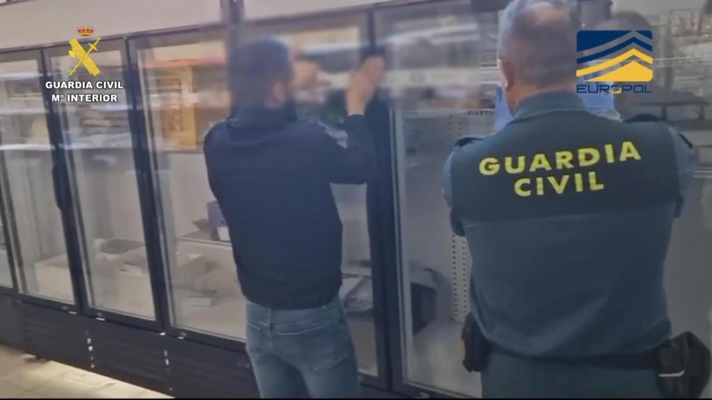 Macrooperación con diez detenidos por la Guardia Civil por vender falsos plátanos de Canarias y alimentos en mal estado