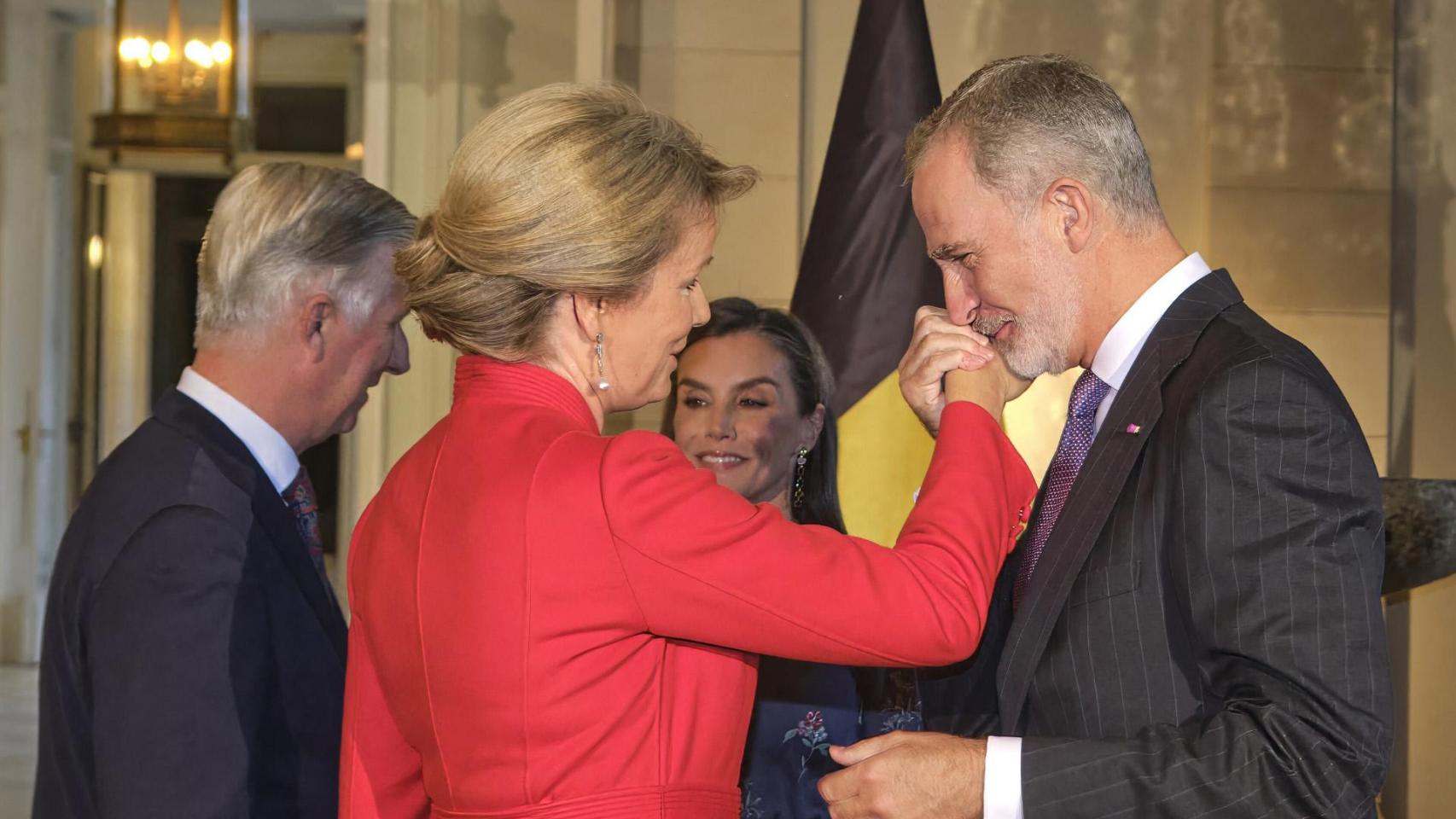 El rey Felipe VI junto a la reina Matilde de Bélgica en el Palacio Real de Bruselas este martes, 7 de octubre.