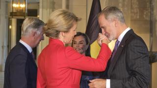 El rey Felipe VI junto a la reina Matilde de Bélgica en el Palacio Real de Bruselas este martes, 7 de octubre.