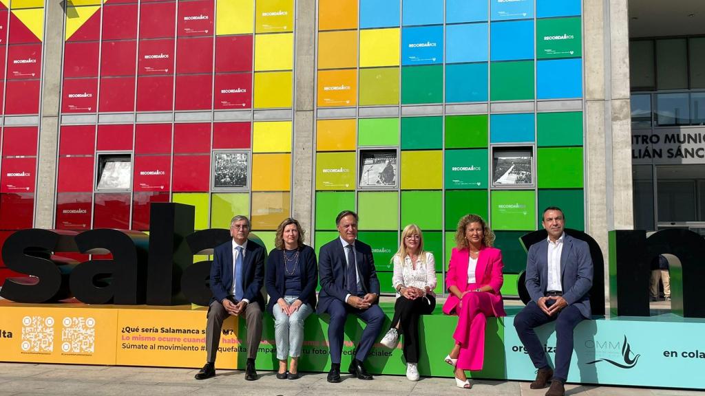 Instalación de letras monumentales con el nombre de Salamanca sin la M en la Plaza de la Concordia de la capital salmantina, este martes