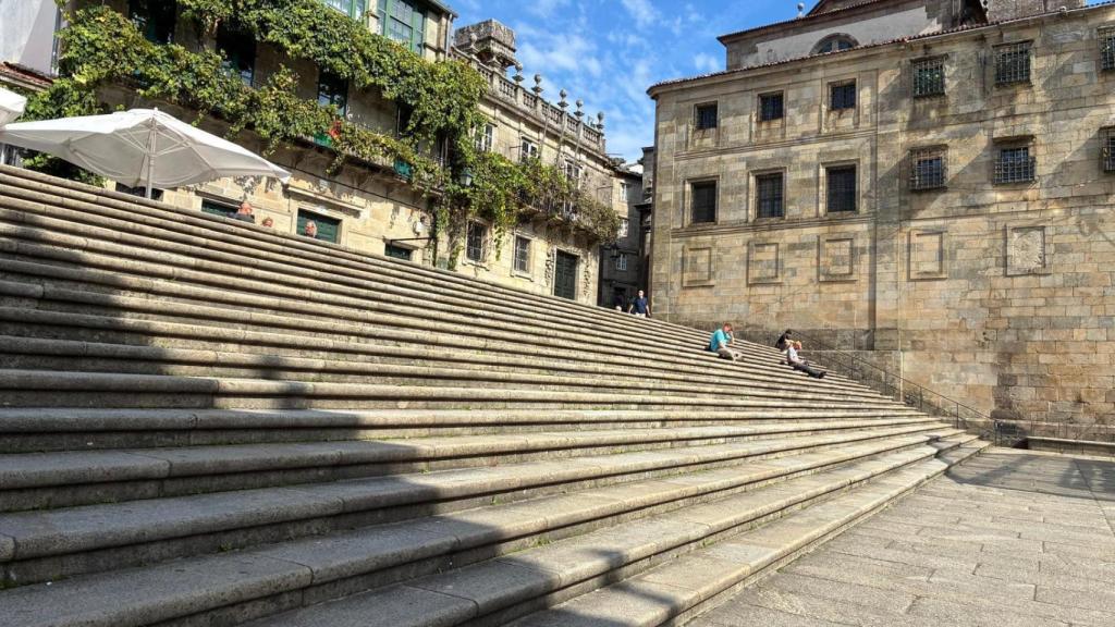 Escaleras de la Praza da Quintana que dividen en Quintana de Mortos e Quintana de Vivos el espacio
