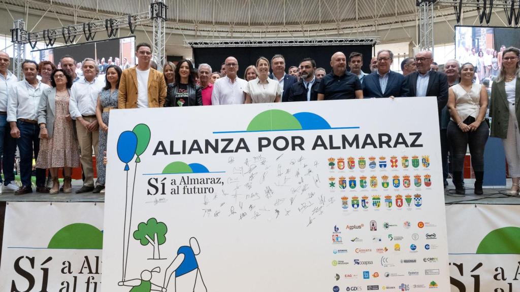 Instituciones y entidades extremeñas sellan su compromiso con el futuro de Almaraz.