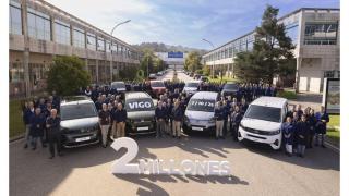 Foto de familia de Stellantis en su fábrica de Vigo