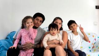 Rossmery Alexandra junto a su marido y sus tres hijos