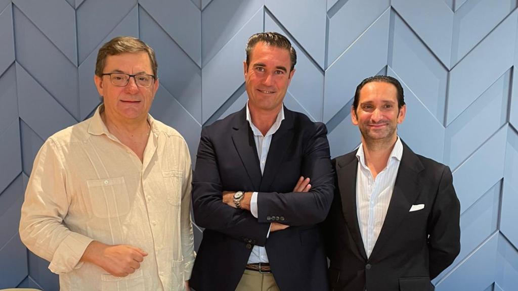 El Círculo de Empresarios del Sur de España firmando el convenio con Uppery Club.