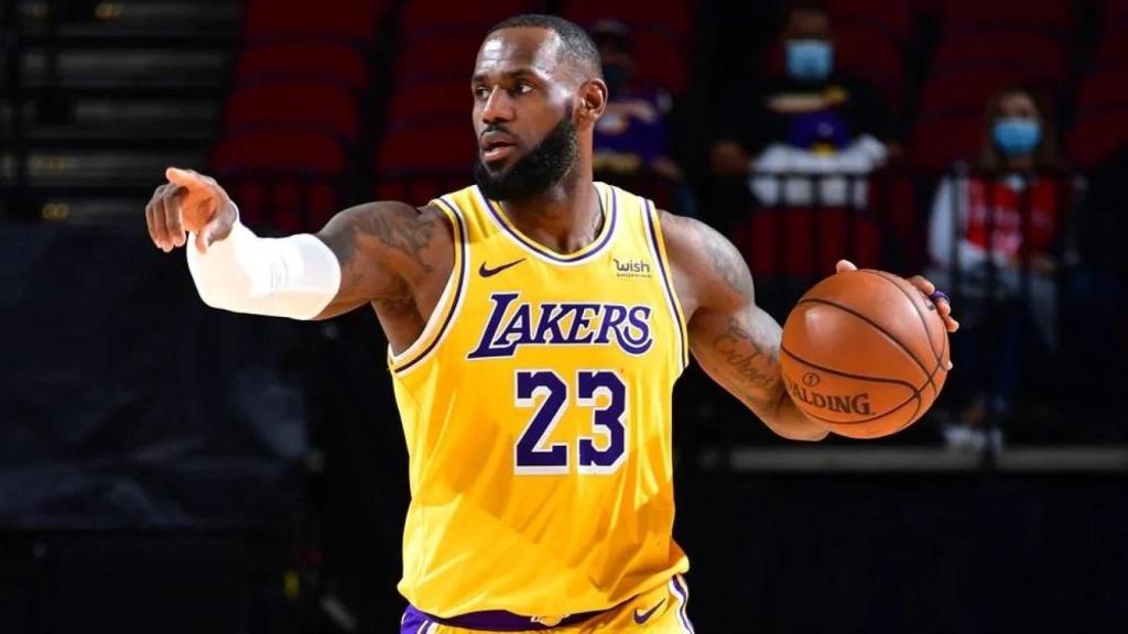 Imagen de LeBron James jugando con Los Angeles Lakers.