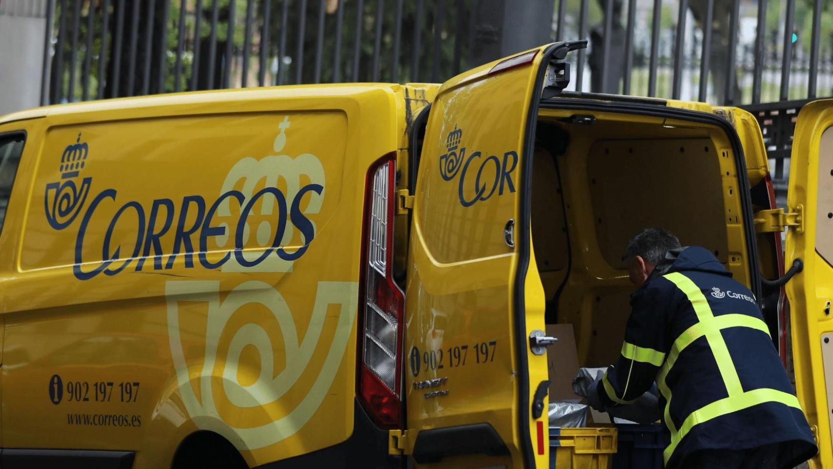 Un trabajador de Correos.