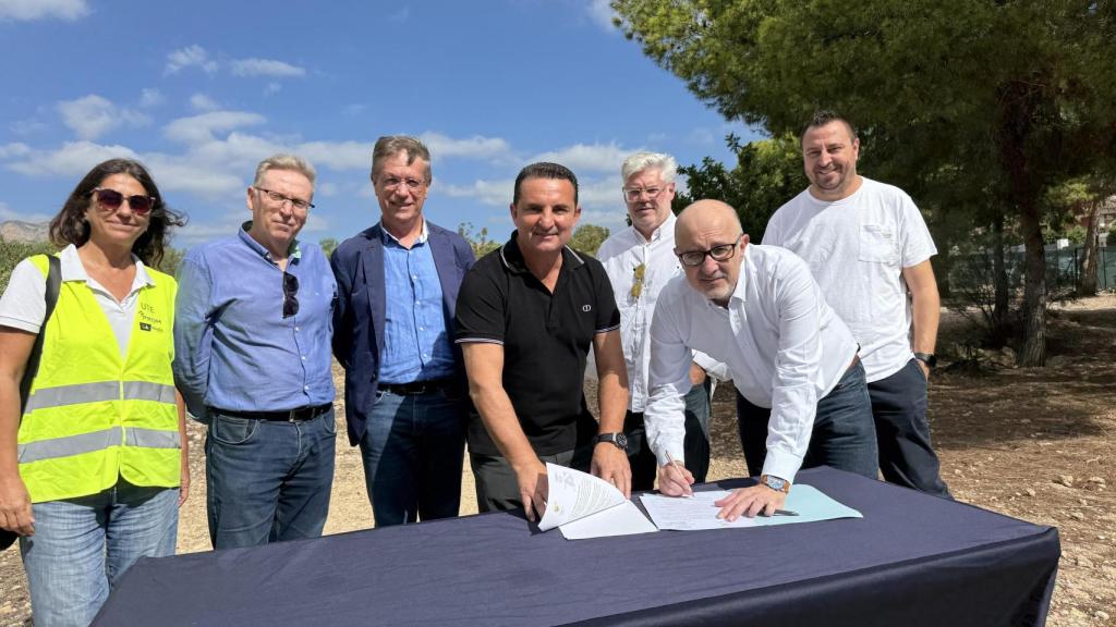 Dispondrá de 2 aulas para alumnado de 2 años, 6 aulas de Infantil y 12 de Primaria.