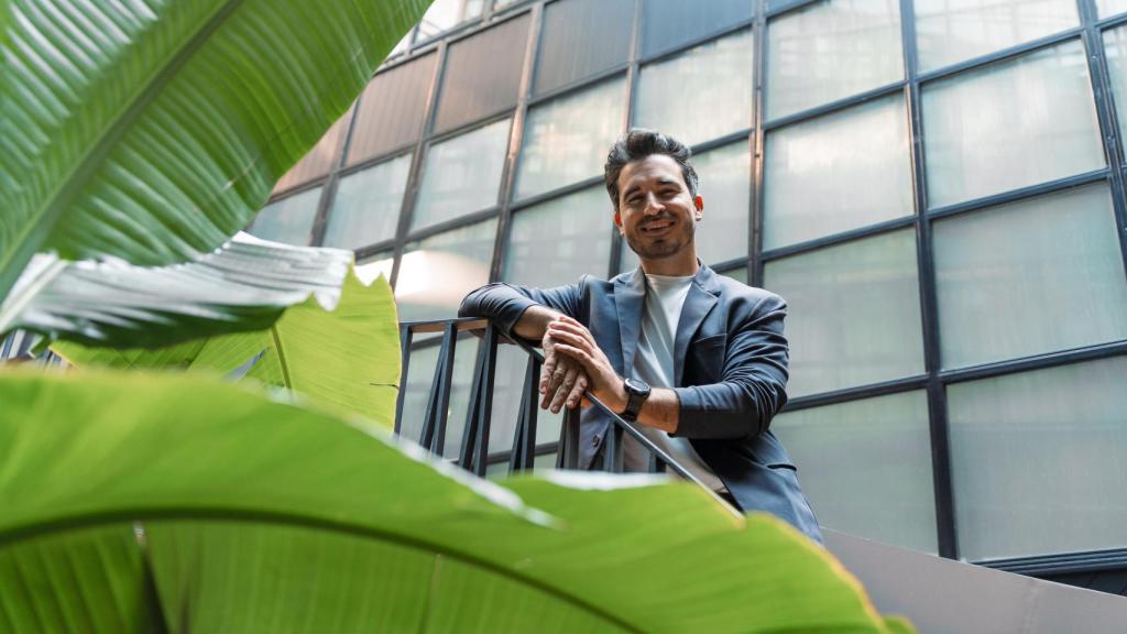 Javier Castillo adora las películas de Isabel Coixet y como política, admira a Michelle Obama.