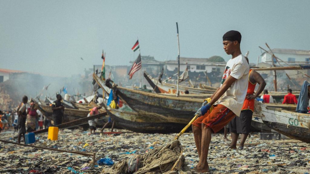 El mercado de Kantamanto (Ghana) recibe 15 millones de prendas a la semana.