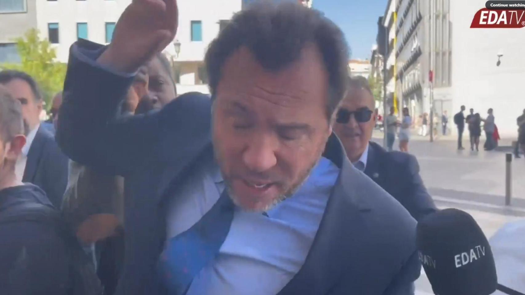 Bertrand Ndongo y el ministro de Transportes, Óscar Puente.