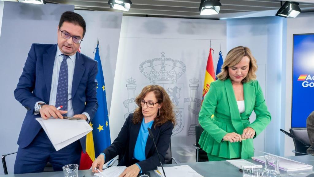 Los ministros Óscar López, Mónica García, Pilar Alegría y Diana Morant, este martes en la sala de prensa de Moncloa.